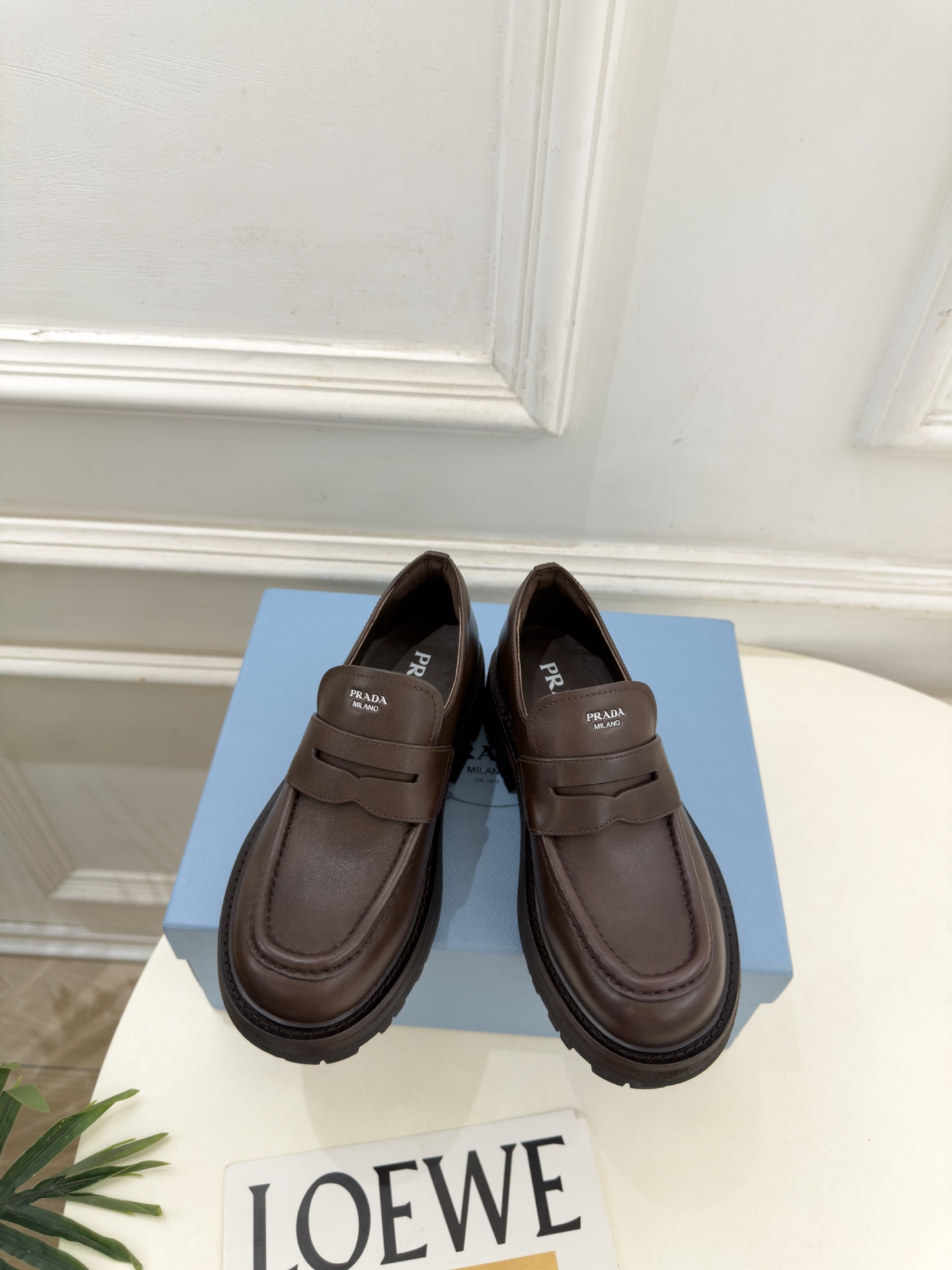 PRADA 普拉达  26𝐬𝐬  🌈2026新品 专柜走秀款 经典字母厚底乐福鞋 系列〰 ◽鞋面：原版高定制面料 ◽️ 
