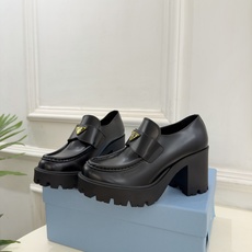PRADA 普拉达 26𝐬𝐬 🌈2026新品 专柜走秀款 经典三角标粗跟乐福鞋 系列〰 ◽鞋面:原版高定制面料 ◽️ PRADA 普拉达 26𝐬𝐬 🌈2026新品 专柜走秀款 经典三角标粗跟乐福鞋 系列〰 ◽鞋面:原版高定制面料 ◽️