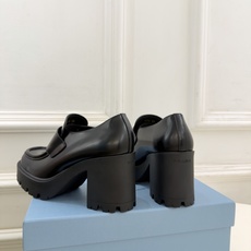 PRADA 普拉达 26𝐬𝐬 🌈2026新品 专柜走秀款 经典三角标粗跟乐福鞋 系列〰 ◽鞋面:原版高定制面料 ◽️ PRADA 普拉达 26𝐬𝐬 🌈2026新品 专柜走秀款 经典三角标粗跟乐福鞋 系列〰 ◽鞋面:原版高定制面料 ◽️