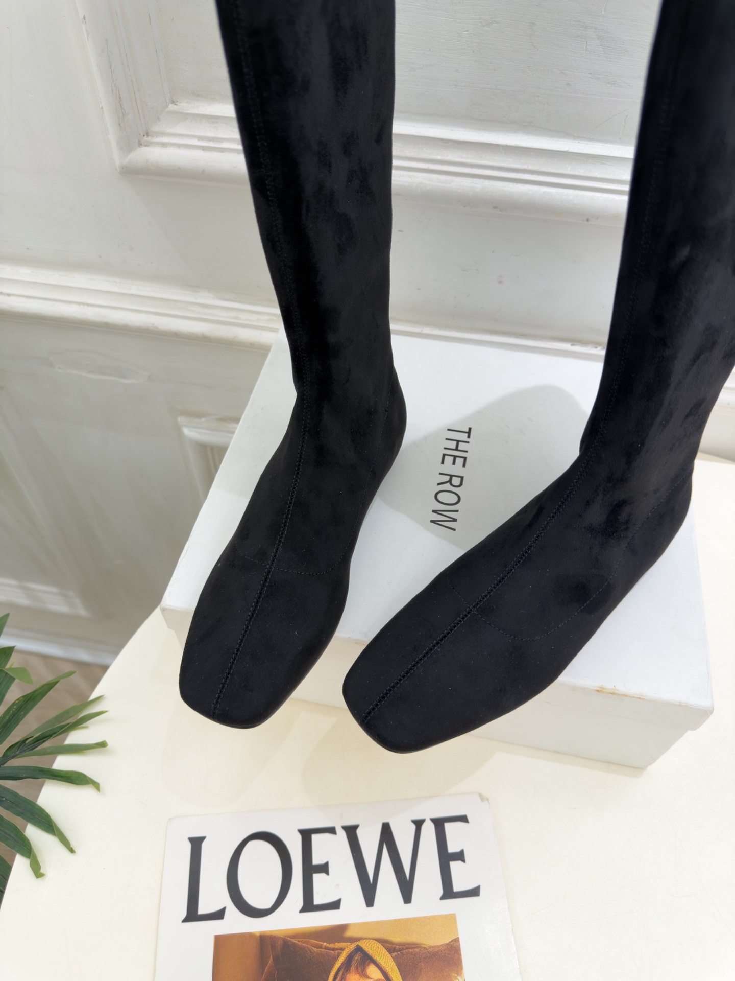 The row 2026秋冬新品 TR极简复古弹力长靴 ————————— 作为这两年最受欢迎的设计师牌，设计简单、细节