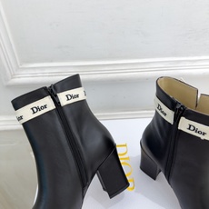 Dior | 迪奥 26𝐬𝐬 🧡💚2026秋冬新品 顶级版本⚠️ 专柜主打新款 J'Adior 字母饰带蝴蝶结粗跟 Dior | 迪奥 26𝐬𝐬 🧡💚2026秋冬新品 顶级版本⚠️ 专柜主打新款 J'Adior 字母饰带蝴蝶结粗跟