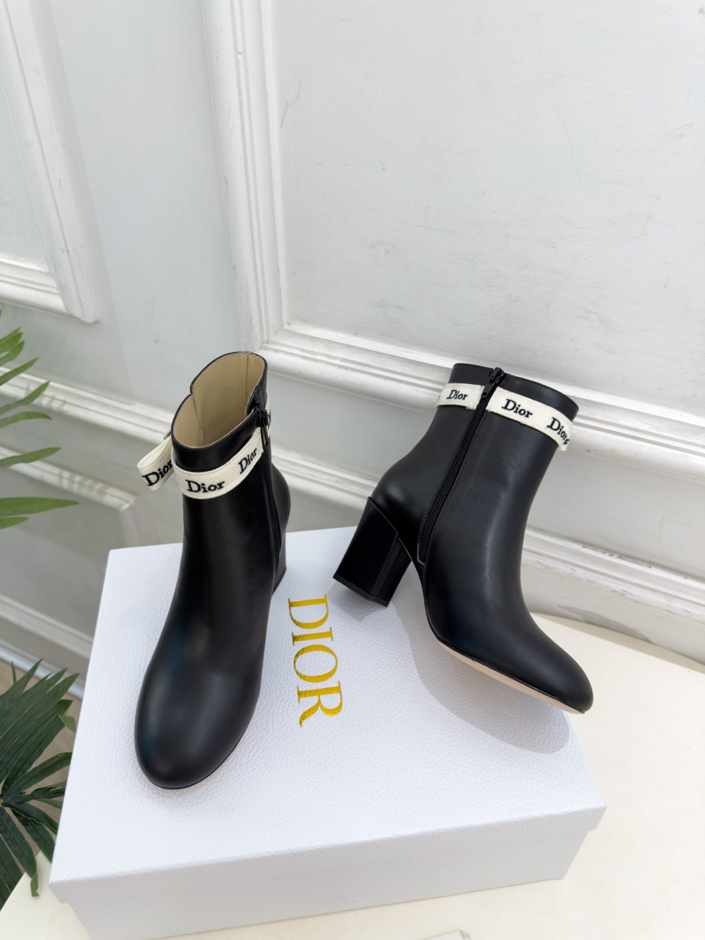 Dior | 迪奥 26𝐬𝐬 🧡💚2026秋冬新品 顶级版本⚠️ 专柜主打新款 J'Adior 字母饰带蝴蝶结粗跟 Dior | 迪奥 26𝐬𝐬 🧡💚2026秋冬新品 顶级版本⚠️ 专柜主打新款 J'Adior 字母饰带蝴蝶结粗跟