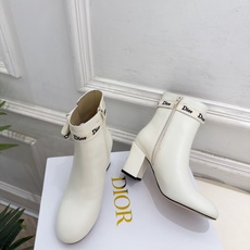 Dior | 迪奥 26𝐬𝐬 🧡💚2026秋冬新品 顶级版本⚠️ 专柜主打新款 J'Adior 字母饰带蝴蝶结粗跟 Dior | 迪奥 26𝐬𝐬 🧡💚2026秋冬新品 顶级版本⚠️ 专柜主打新款 J'Adior 字母饰带蝴蝶结粗跟