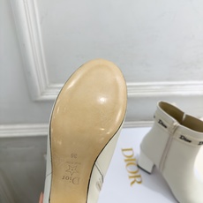 Dior | 迪奥 26𝐬𝐬 🧡💚2026秋冬新品 顶级版本⚠️ 专柜主打新款 J'Adior 字母饰带蝴蝶结粗跟 Dior | 迪奥 26𝐬𝐬 🧡💚2026秋冬新品 顶级版本⚠️ 专柜主打新款 J'Adior 字母饰带蝴蝶结粗跟