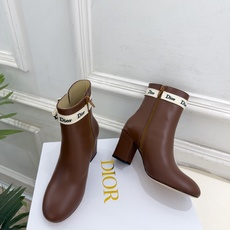 Dior | 迪奥 26𝐬𝐬 🧡💚2026秋冬新品 顶级版本⚠️ 专柜主打新款 J'Adior 字母饰带蝴蝶结粗跟 Dior | 迪奥 26𝐬𝐬 🧡💚2026秋冬新品 顶级版本⚠️ 专柜主打新款 J'Adior 字母饰带蝴蝶结粗跟