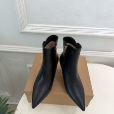 Gianvito Rossi|吉安维托·罗西 26𝐬𝐬 2026秋冬新品 GR极简尖头侧拉链高跟短靴 火爆上新! 这鞋 Gianvito Rossi|吉安维托·罗西 26𝐬𝐬 2026秋冬新品 GR极简尖头侧拉链高跟短靴 火爆上新! 这鞋
