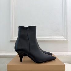 Gianvito Rossi|吉安维托·罗西 26𝐬𝐬 2026秋冬新品 GR极简尖头侧拉链高跟短靴 火爆上新! 这鞋 Gianvito Rossi|吉安维托·罗西 26𝐬𝐬 2026秋冬新品 GR极简尖头侧拉链高跟短靴 火爆上新! 这鞋