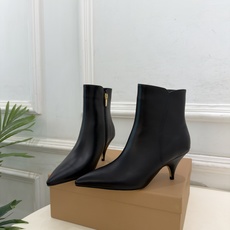 Gianvito Rossi|吉安维托·罗西 26𝐬𝐬 2026秋冬新品 GR极简尖头侧拉链高跟短靴 火爆上新! 这鞋 Gianvito Rossi|吉安维托·罗西 26𝐬𝐬 2026秋冬新品 GR极简尖头侧拉链高跟短靴 火爆上新! 这鞋