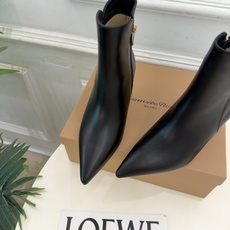 Gianvito Rossi|吉安维托·罗西 26𝐬𝐬 2026秋冬新品 GR极简尖头侧拉链高跟短靴 火爆上新! 这鞋 Gianvito Rossi|吉安维托·罗西 26𝐬𝐬 2026秋冬新品 GR极简尖头侧拉链高跟短靴 火爆上新! 这鞋