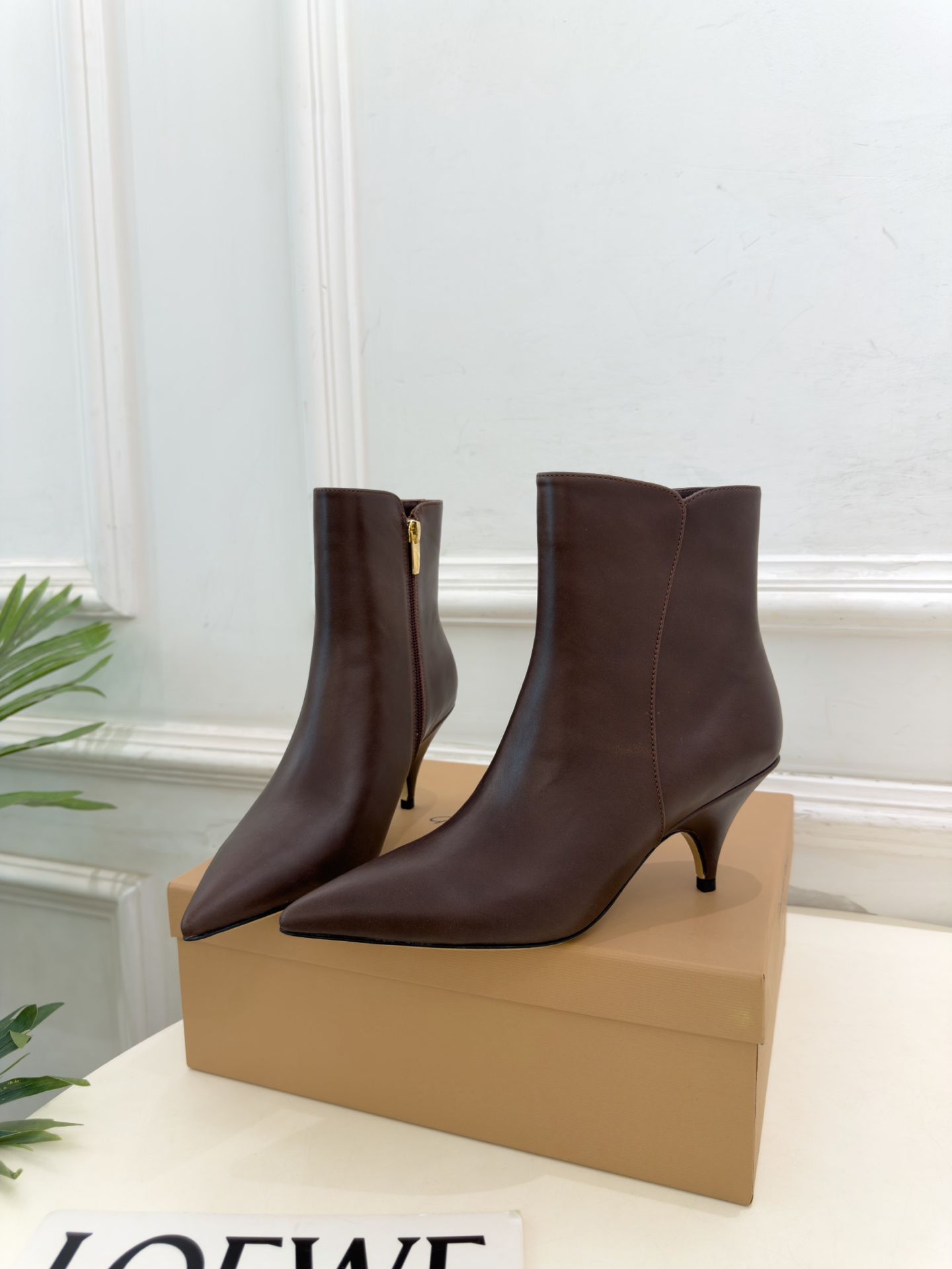 Gianvito Rossi｜吉安维托·罗西  26𝐬𝐬 2026秋冬新品 GR极简尖头侧拉链高跟短靴 火爆上新！ 这鞋
