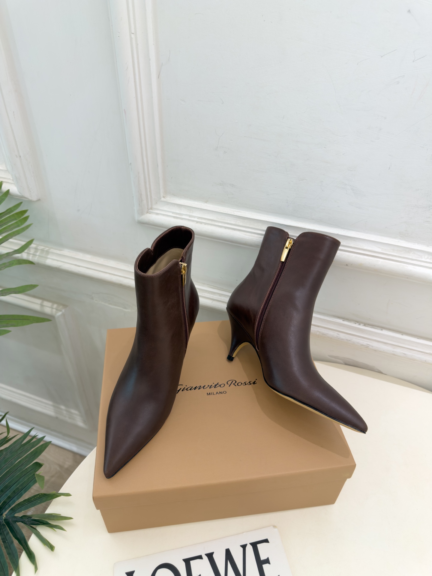 Gianvito Rossi｜吉安维托·罗西  26𝐬𝐬 2026秋冬新品 GR极简尖头侧拉链高跟短靴 火爆上新！ 这鞋