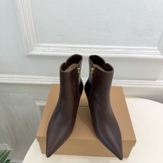 Gianvito Rossi|吉安维托·罗西 26𝐬𝐬 2026秋冬新品 GR极简尖头侧拉链高跟短靴 火爆上新! 这鞋 Gianvito Rossi|吉安维托·罗西 26𝐬𝐬 2026秋冬新品 GR极简尖头侧拉链高跟短靴 火爆上新! 这鞋