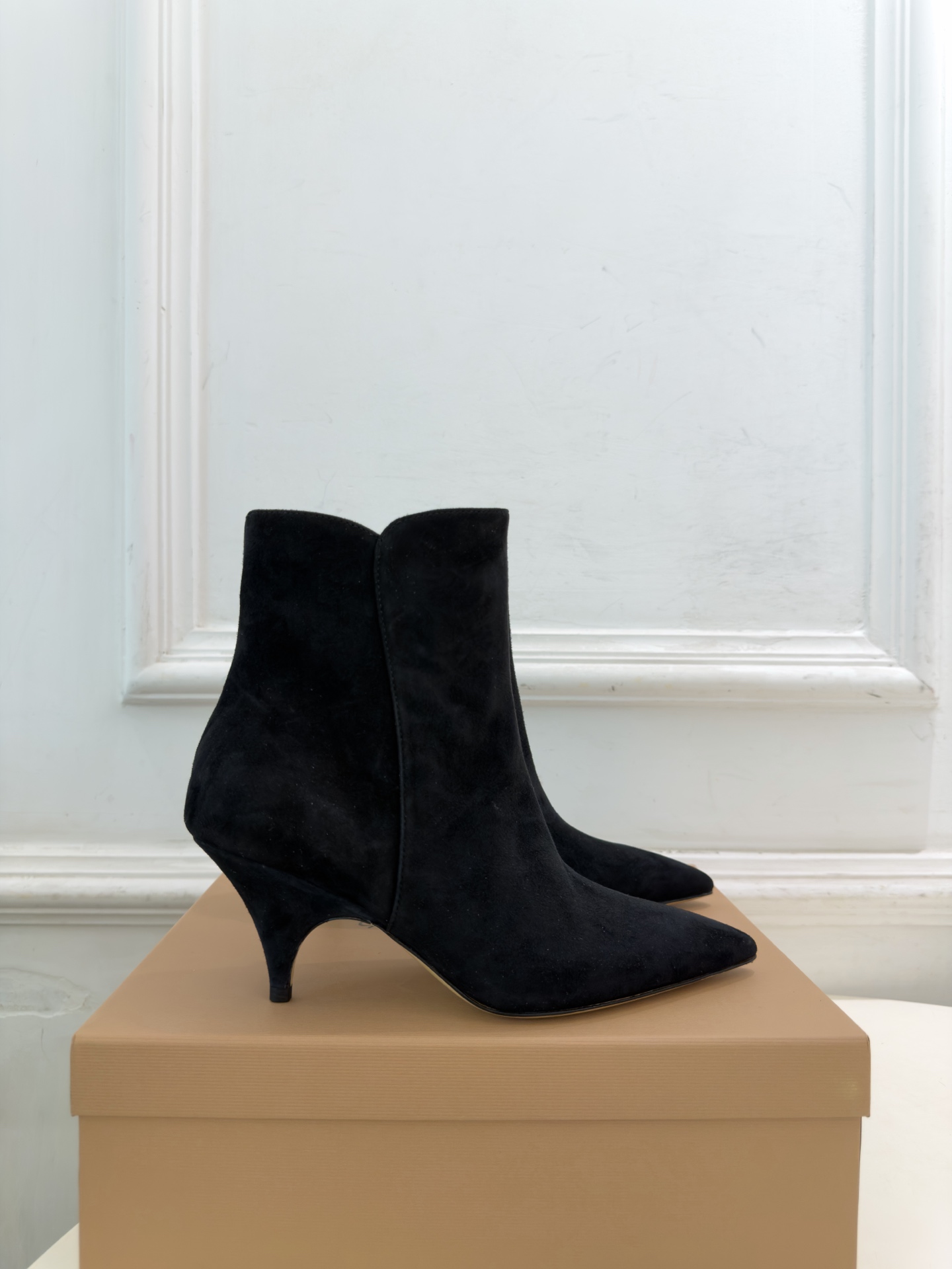 Gianvito Rossi|吉安维托·罗西 26𝐬𝐬 2026秋冬新品 GR极简尖头侧拉链高跟短靴 火爆上新! 这鞋 Gianvito Rossi|吉安维托·罗西 26𝐬𝐬 2026秋冬新品 GR极简尖头侧拉链高跟短靴 火爆上新! 这鞋