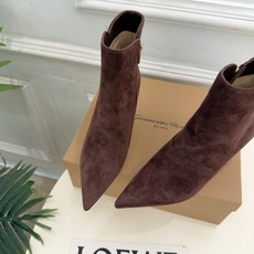 Gianvito Rossi|吉安维托·罗西 26𝐬𝐬 2026秋冬新品 GR极简尖头侧拉链高跟短靴 火爆上新! 这鞋 Gianvito Rossi|吉安维托·罗西 26𝐬𝐬 2026秋冬新品 GR极简尖头侧拉链高跟短靴 火爆上新! 这鞋