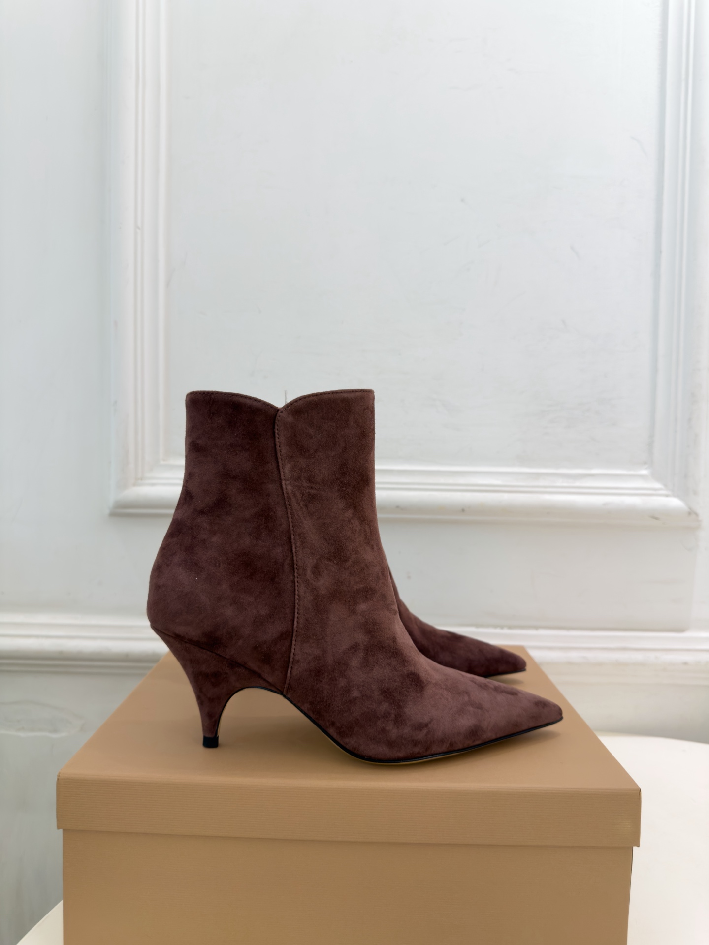 Gianvito Rossi|吉安维托·罗西 26𝐬𝐬 2026秋冬新品 GR极简尖头侧拉链高跟短靴 火爆上新! 这鞋 Gianvito Rossi|吉安维托·罗西 26𝐬𝐬 2026秋冬新品 GR极简尖头侧拉链高跟短靴 火爆上新! 这鞋