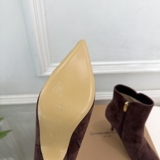 Gianvito Rossi|吉安维托·罗西 26𝐬𝐬 2026秋冬新品 GR极简尖头侧拉链高跟短靴 火爆上新! 这鞋 Gianvito Rossi|吉安维托·罗西 26𝐬𝐬 2026秋冬新品 GR极简尖头侧拉链高跟短靴 火爆上新! 这鞋