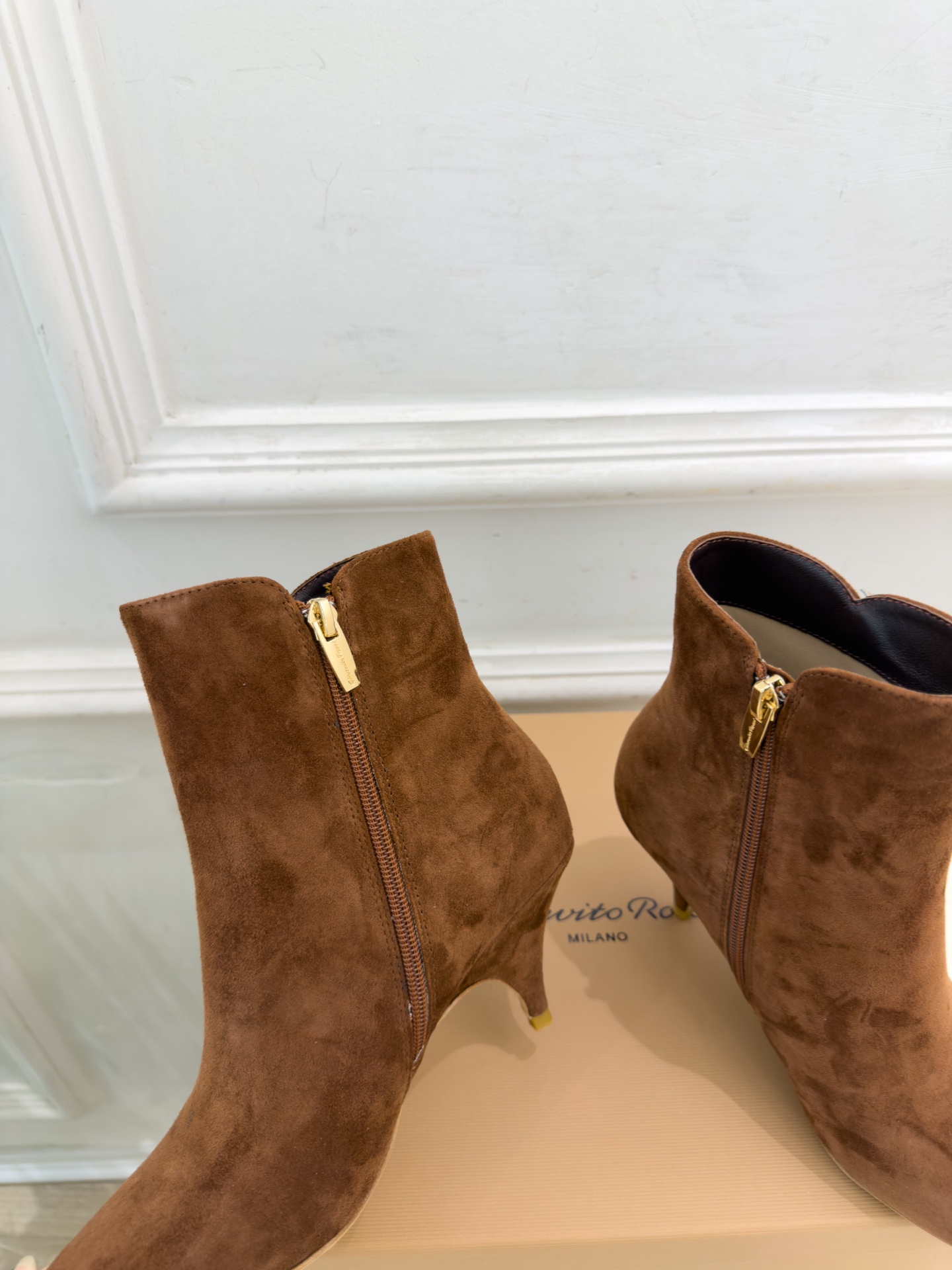 Gianvito Rossi|吉安维托·罗西 26𝐬𝐬 2026秋冬新品 GR极简尖头侧拉链高跟短靴 火爆上新! 这鞋 Gianvito Rossi|吉安维托·罗西 26𝐬𝐬 2026秋冬新品 GR极简尖头侧拉链高跟短靴 火爆上新! 这鞋