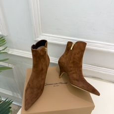 Gianvito Rossi|吉安维托·罗西 26𝐬𝐬 2026秋冬新品 GR极简尖头侧拉链高跟短靴 火爆上新! 这鞋 Gianvito Rossi|吉安维托·罗西 26𝐬𝐬 2026秋冬新品 GR极简尖头侧拉链高跟短靴 火爆上新! 这鞋