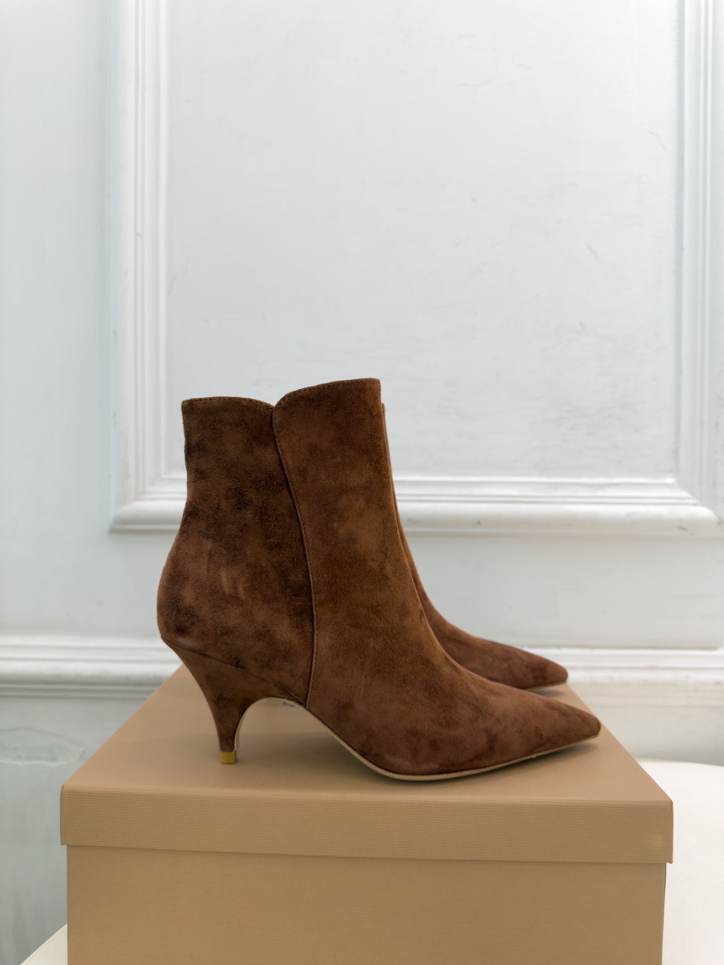 Gianvito Rossi|吉安维托·罗西 26𝐬𝐬 2026秋冬新品 GR极简尖头侧拉链高跟短靴 火爆上新! 这鞋 Gianvito Rossi|吉安维托·罗西 26𝐬𝐬 2026秋冬新品 GR极简尖头侧拉链高跟短靴 火爆上新! 这鞋