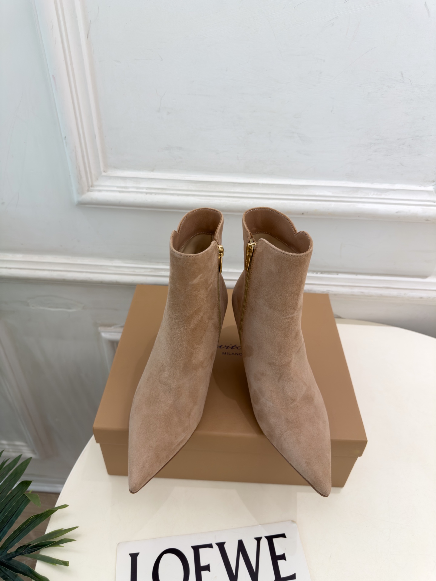 Gianvito Rossi|吉安维托·罗西 26𝐬𝐬 2026秋冬新品 GR极简尖头侧拉链高跟短靴 火爆上新! 这鞋 Gianvito Rossi|吉安维托·罗西 26𝐬𝐬 2026秋冬新品 GR极简尖头侧拉链高跟短靴 火爆上新! 这鞋