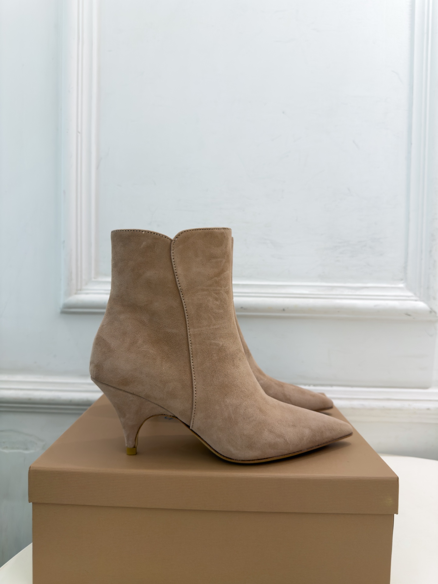 Gianvito Rossi|吉安维托·罗西 26𝐬𝐬 2026秋冬新品 GR极简尖头侧拉链高跟短靴 火爆上新! 这鞋 Gianvito Rossi|吉安维托·罗西 26𝐬𝐬 2026秋冬新品 GR极简尖头侧拉链高跟短靴 火爆上新! 这鞋