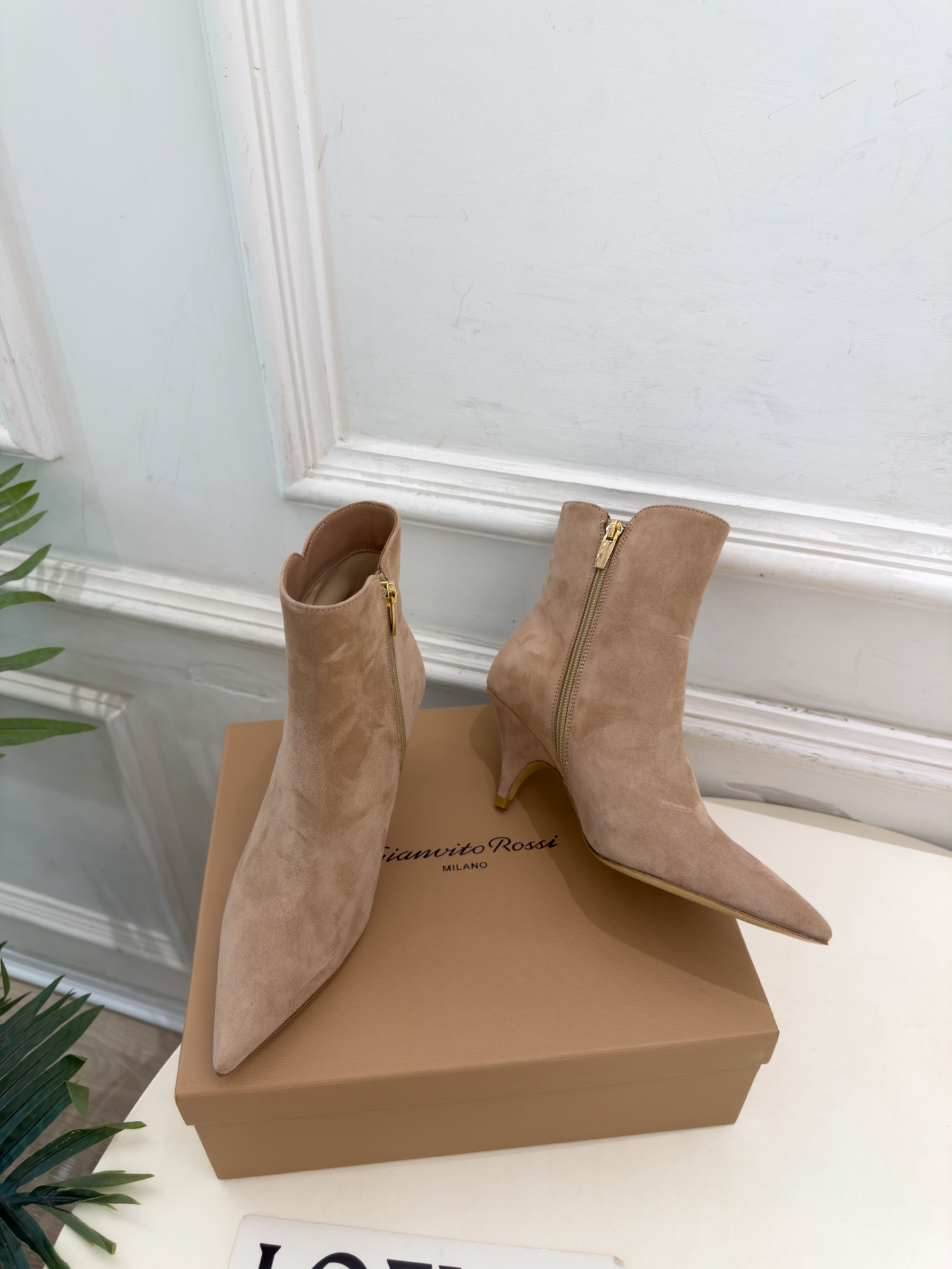 Gianvito Rossi|吉安维托·罗西 26𝐬𝐬 2026秋冬新品 GR极简尖头侧拉链高跟短靴 火爆上新! 这鞋 Gianvito Rossi|吉安维托·罗西 26𝐬𝐬 2026秋冬新品 GR极简尖头侧拉链高跟短靴 火爆上新! 这鞋