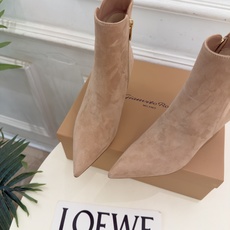 Gianvito Rossi|吉安维托·罗西 26𝐬𝐬 2026秋冬新品 GR极简尖头侧拉链高跟短靴 火爆上新! 这鞋 Gianvito Rossi|吉安维托·罗西 26𝐬𝐬 2026秋冬新品 GR极简尖头侧拉链高跟短靴 火爆上新! 这鞋