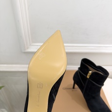 Gianvito Rossi|吉安维托·罗西 26𝐬𝐬 2026秋冬新品 GR复古尖头侧拉链高跟短靴 火爆上新! 这 Gianvito Rossi|吉安维托·罗西 26𝐬𝐬 2026秋冬新品 GR复古尖头侧拉链高跟短靴 火爆上新! 这