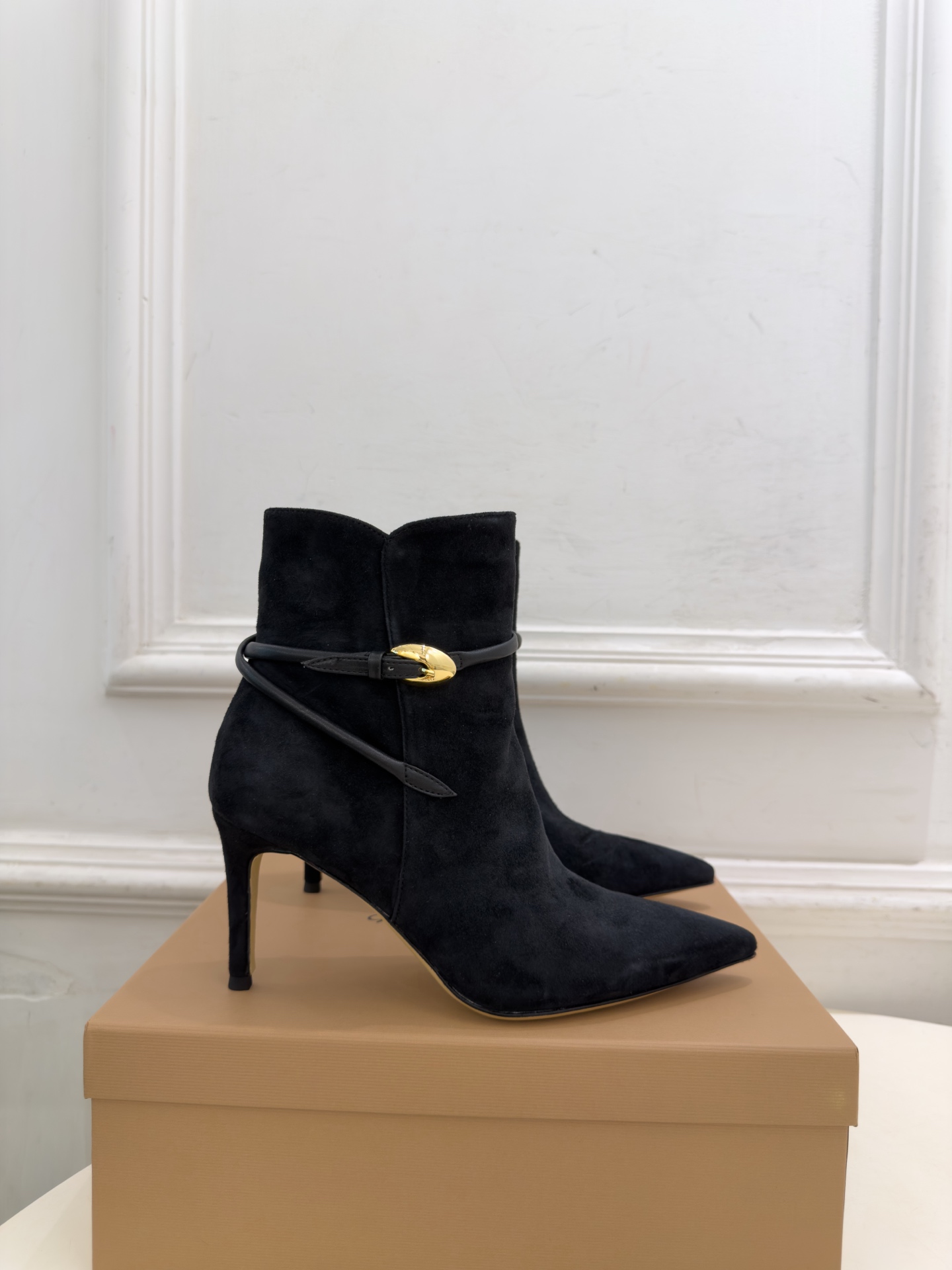 Gianvito Rossi|吉安维托·罗西 26𝐬𝐬 2026秋冬新品 GR复古尖头侧拉链高跟短靴 火爆上新! 这 Gianvito Rossi|吉安维托·罗西 26𝐬𝐬 2026秋冬新品 GR复古尖头侧拉链高跟短靴 火爆上新! 这