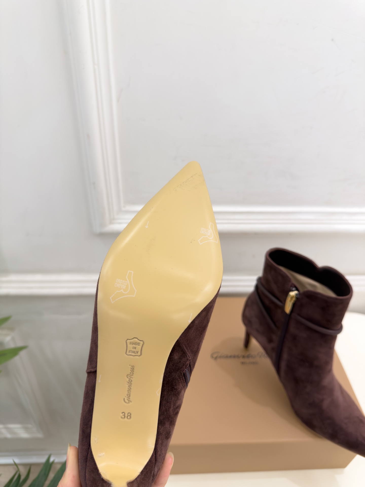 Gianvito Rossi|吉安维托·罗西 26𝐬𝐬 2026秋冬新品 GR复古尖头侧拉链高跟短靴 火爆上新! 这 Gianvito Rossi|吉安维托·罗西 26𝐬𝐬 2026秋冬新品 GR复古尖头侧拉链高跟短靴 火爆上新! 这