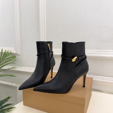 Gianvito Rossi|吉安维托·罗西 26𝐬𝐬 2026秋冬新品 GR复古尖头侧拉链高跟短靴 火爆上新! 这 Gianvito Rossi|吉安维托·罗西 26𝐬𝐬 2026秋冬新品 GR复古尖头侧拉链高跟短靴 火爆上新! 这