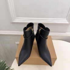 Gianvito Rossi|吉安维托·罗西 26𝐬𝐬 2026秋冬新品 GR复古尖头侧拉链高跟短靴 火爆上新! 这 Gianvito Rossi|吉安维托·罗西 26𝐬𝐬 2026秋冬新品 GR复古尖头侧拉链高跟短靴 火爆上新! 这