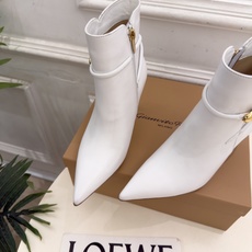 Gianvito Rossi|吉安维托·罗西 26𝐬𝐬 2026秋冬新品 GR复古尖头侧拉链高跟短靴 火爆上新! 这 Gianvito Rossi|吉安维托·罗西 26𝐬𝐬 2026秋冬新品 GR复古尖头侧拉链高跟短靴 火爆上新! 这