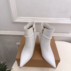 Gianvito Rossi|吉安维托·罗西 26𝐬𝐬 2026秋冬新品 GR复古尖头侧拉链高跟短靴 火爆上新! 这 Gianvito Rossi|吉安维托·罗西 26𝐬𝐬 2026秋冬新品 GR复古尖头侧拉链高跟短靴 火爆上新! 这