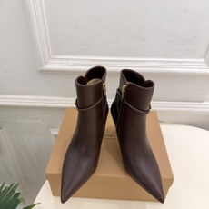 Gianvito Rossi|吉安维托·罗西 26𝐬𝐬 2026秋冬新品 GR复古尖头侧拉链高跟短靴 火爆上新! 这 Gianvito Rossi|吉安维托·罗西 26𝐬𝐬 2026秋冬新品 GR复古尖头侧拉链高跟短靴 火爆上新! 这
