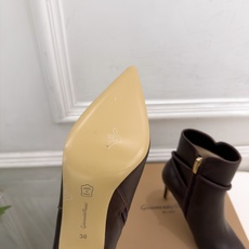 Gianvito Rossi|吉安维托·罗西 26𝐬𝐬 2026秋冬新品 GR复古尖头侧拉链高跟短靴 火爆上新! 这 Gianvito Rossi|吉安维托·罗西 26𝐬𝐬 2026秋冬新品 GR复古尖头侧拉链高跟短靴 火爆上新! 这