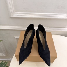 Gianvito Rossi|吉安维托·罗西 26𝐬𝐬 2026秋冬新品 GR极简尖头V口高跟短靴 火爆上新! 这鞋绝 Gianvito Rossi|吉安维托·罗西 26𝐬𝐬 2026秋冬新品 GR极简尖头V口高跟短靴 火爆上新! 这鞋绝