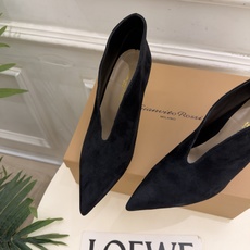 Gianvito Rossi|吉安维托·罗西 26𝐬𝐬 2026秋冬新品 GR极简尖头V口高跟短靴 火爆上新! 这鞋绝 Gianvito Rossi|吉安维托·罗西 26𝐬𝐬 2026秋冬新品 GR极简尖头V口高跟短靴 火爆上新! 这鞋绝