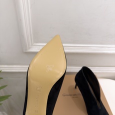 Gianvito Rossi|吉安维托·罗西 26𝐬𝐬 2026秋冬新品 GR极简尖头V口高跟短靴 火爆上新! 这鞋绝 Gianvito Rossi|吉安维托·罗西 26𝐬𝐬 2026秋冬新品 GR极简尖头V口高跟短靴 火爆上新! 这鞋绝