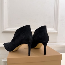 Gianvito Rossi|吉安维托·罗西 26𝐬𝐬 2026秋冬新品 GR极简尖头V口高跟短靴 火爆上新! 这鞋绝 Gianvito Rossi|吉安维托·罗西 26𝐬𝐬 2026秋冬新品 GR极简尖头V口高跟短靴 火爆上新! 这鞋绝