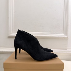 Gianvito Rossi|吉安维托·罗西 26𝐬𝐬 2026秋冬新品 GR极简尖头V口高跟短靴 火爆上新! 这鞋绝 Gianvito Rossi|吉安维托·罗西 26𝐬𝐬 2026秋冬新品 GR极简尖头V口高跟短靴 火爆上新! 这鞋绝