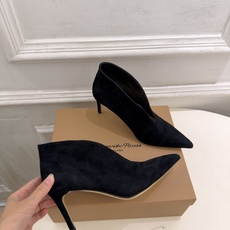Gianvito Rossi|吉安维托·罗西 26𝐬𝐬 2026秋冬新品 GR极简尖头V口高跟短靴 火爆上新! 这鞋绝 Gianvito Rossi|吉安维托·罗西 26𝐬𝐬 2026秋冬新品 GR极简尖头V口高跟短靴 火爆上新! 这鞋绝
