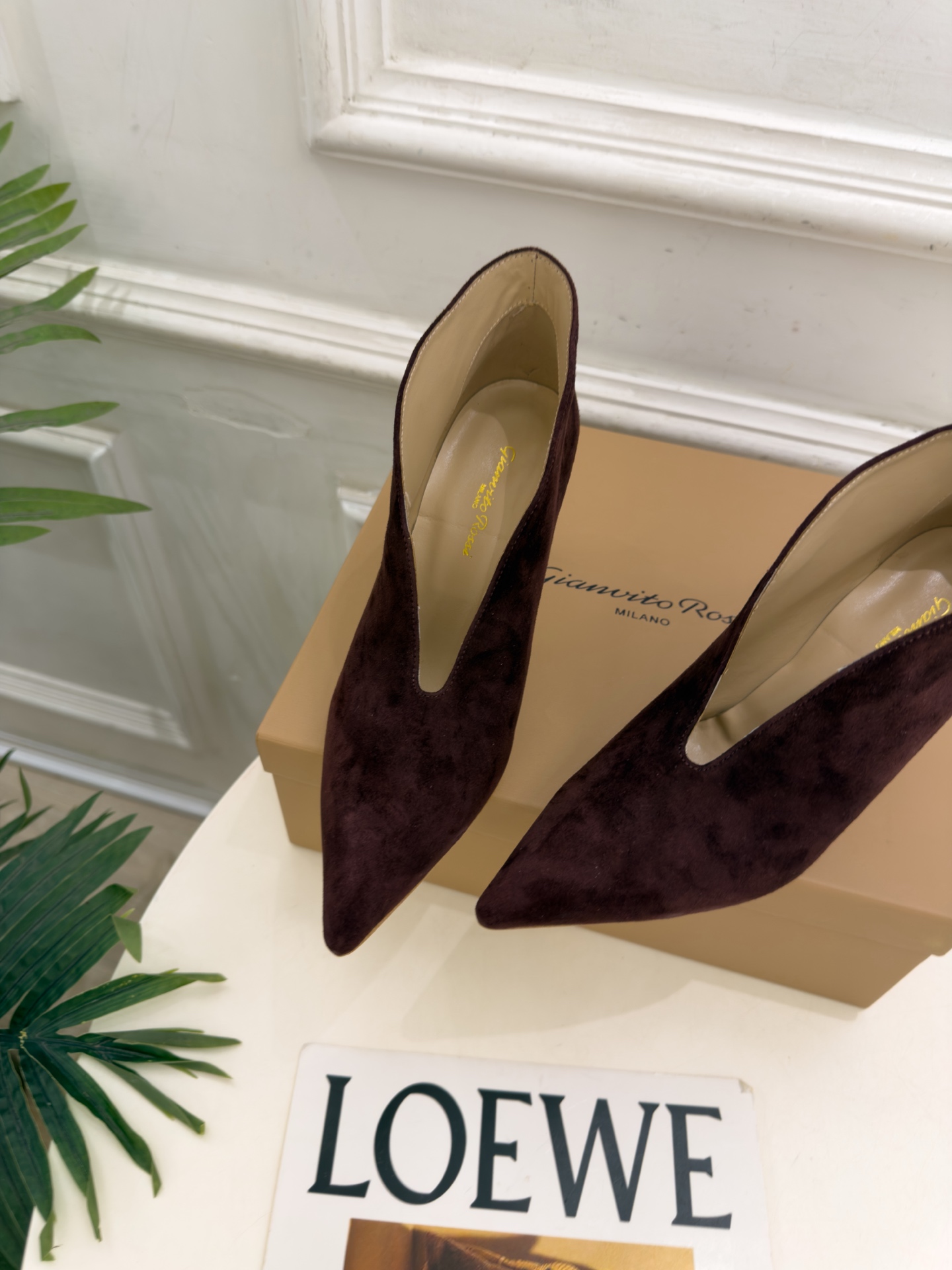 Gianvito Rossi|吉安维托·罗西 26𝐬𝐬 2026秋冬新品 GR极简尖头V口高跟短靴 火爆上新! 这鞋绝 Gianvito Rossi|吉安维托·罗西 26𝐬𝐬 2026秋冬新品 GR极简尖头V口高跟短靴 火爆上新! 这鞋绝