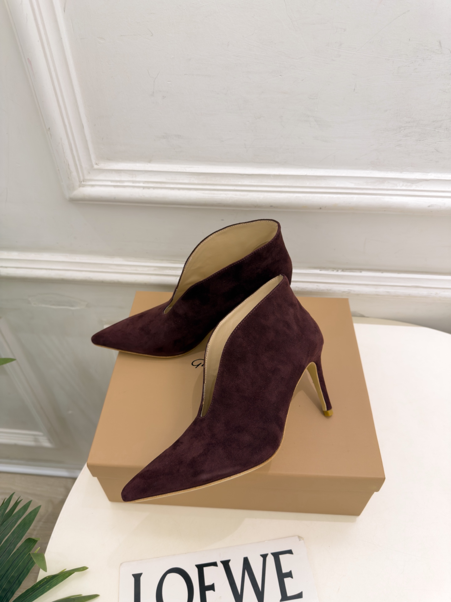 Gianvito Rossi|吉安维托·罗西 26𝐬𝐬 2026秋冬新品 GR极简尖头V口高跟短靴 火爆上新! 这鞋绝 Gianvito Rossi|吉安维托·罗西 26𝐬𝐬 2026秋冬新品 GR极简尖头V口高跟短靴 火爆上新! 这鞋绝
