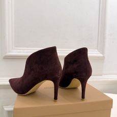 Gianvito Rossi|吉安维托·罗西 26𝐬𝐬 2026秋冬新品 GR极简尖头V口高跟短靴 火爆上新! 这鞋绝 Gianvito Rossi|吉安维托·罗西 26𝐬𝐬 2026秋冬新品 GR极简尖头V口高跟短靴 火爆上新! 这鞋绝