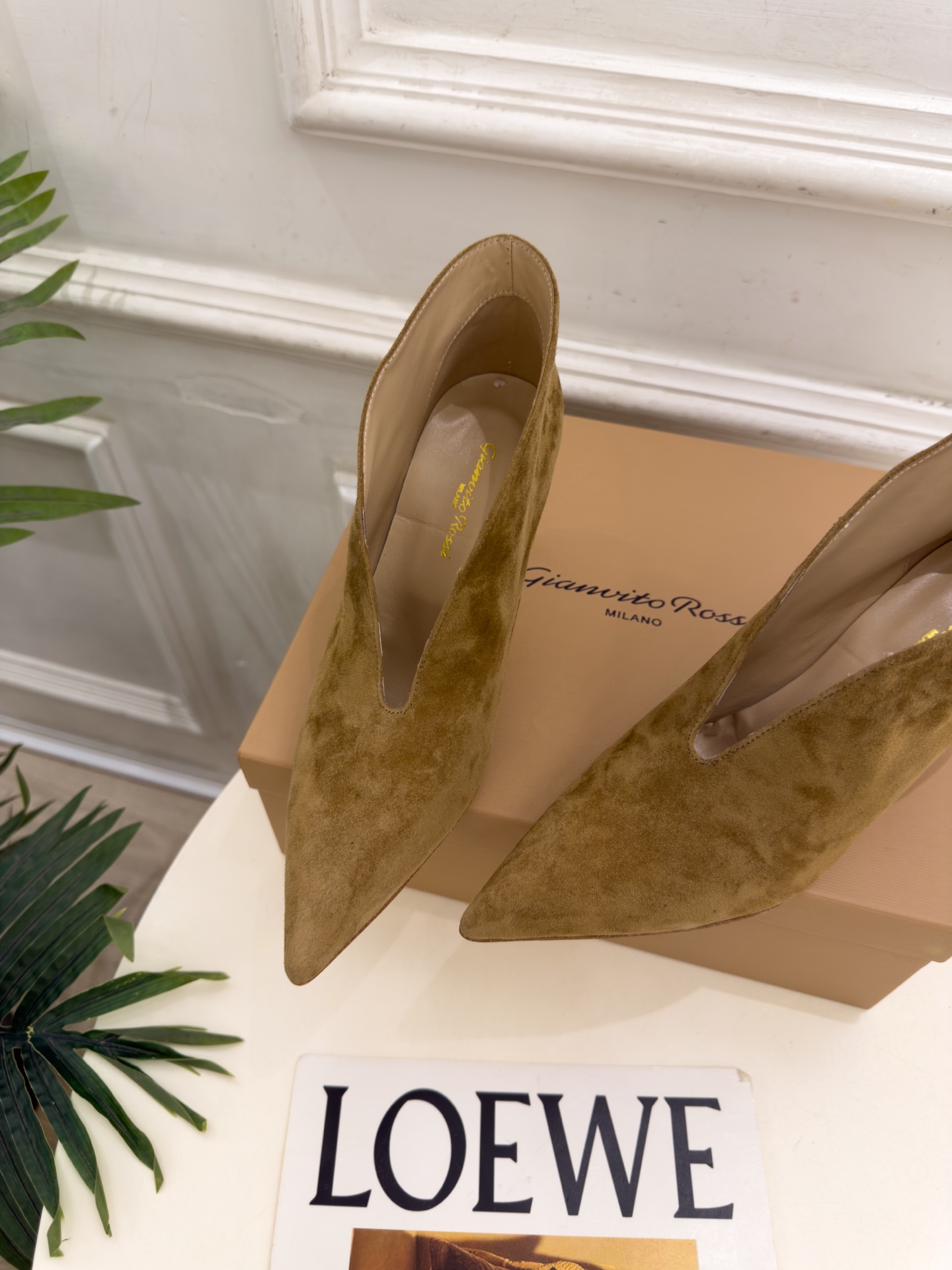 Gianvito Rossi|吉安维托·罗西 26𝐬𝐬 2026秋冬新品 GR极简尖头V口高跟短靴 火爆上新! 这鞋绝 Gianvito Rossi|吉安维托·罗西 26𝐬𝐬 2026秋冬新品 GR极简尖头V口高跟短靴 火爆上新! 这鞋绝