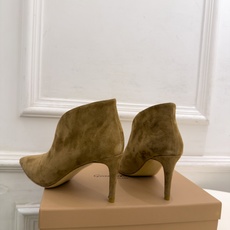 Gianvito Rossi|吉安维托·罗西 26𝐬𝐬 2026秋冬新品 GR极简尖头V口高跟短靴 火爆上新! 这鞋绝 Gianvito Rossi|吉安维托·罗西 26𝐬𝐬 2026秋冬新品 GR极简尖头V口高跟短靴 火爆上新! 这鞋绝