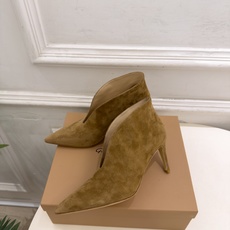 Gianvito Rossi|吉安维托·罗西 26𝐬𝐬 2026秋冬新品 GR极简尖头V口高跟短靴 火爆上新! 这鞋绝 Gianvito Rossi|吉安维托·罗西 26𝐬𝐬 2026秋冬新品 GR极简尖头V口高跟短靴 火爆上新! 这鞋绝