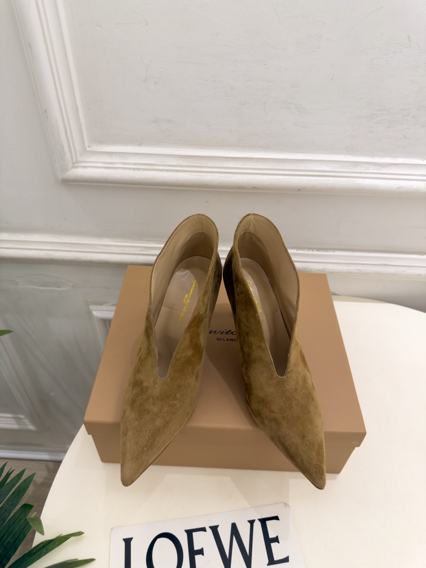 Gianvito Rossi|吉安维托·罗西 26𝐬𝐬 2026秋冬新品 GR极简尖头V口高跟短靴 火爆上新! 这鞋绝 Gianvito Rossi|吉安维托·罗西 26𝐬𝐬 2026秋冬新品 GR极简尖头V口高跟短靴 火爆上新! 这鞋绝