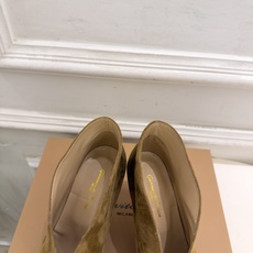 Gianvito Rossi|吉安维托·罗西 26𝐬𝐬 2026秋冬新品 GR极简尖头V口高跟短靴 火爆上新! 这鞋绝 Gianvito Rossi|吉安维托·罗西 26𝐬𝐬 2026秋冬新品 GR极简尖头V口高跟短靴 火爆上新! 这鞋绝